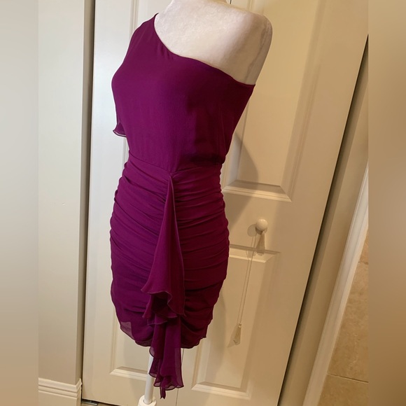 ALICE + OLIVIA: Marcia One Shoulder Dress - Picture 5 of 9
